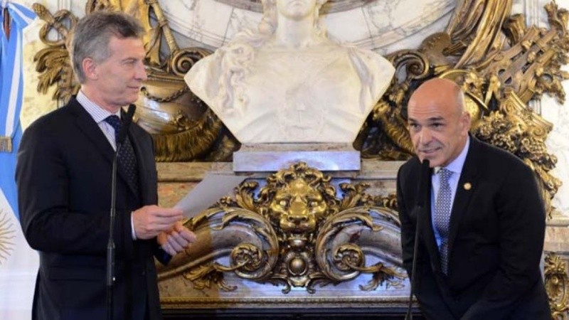 Macri le toma juramento a Arribas, su amigo y titular de la AFI.