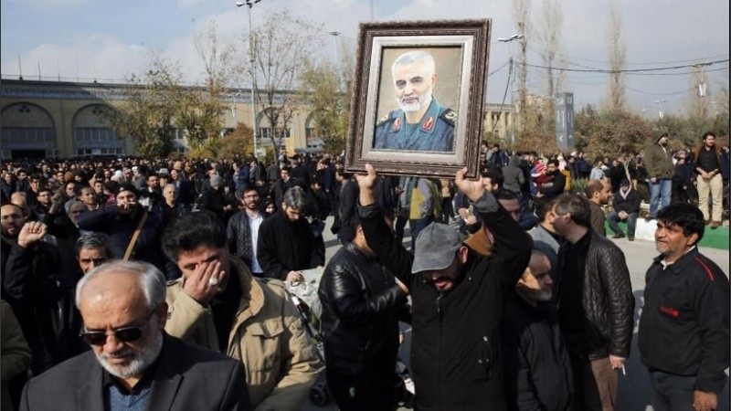 Funcionarios y mandos militares iraníes le aconsejaron a Estados Unidos que retire sus tropas de Oriente Medio tras la muerte de Qasem Soleimaní.