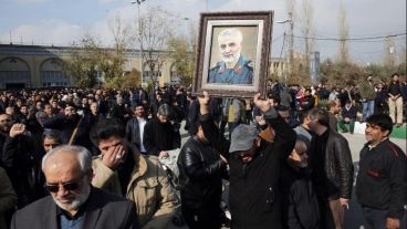 Funcionarios y mandos militares iraníes le aconsejaron a Estados Unidos que retire sus tropas de Oriente Medio tras la muerte de Qasem Soleimaní.