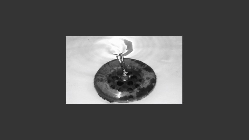 A pagar el agua, si se puede. 