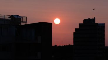 El atardecer rosarino con el humo de los incendios en Australia.