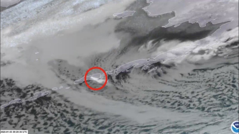  La nube de cenizas alcanzó los 8.230 metros.