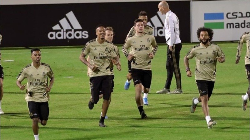 Real Madrid prepara el duelo en Yeda ante Valencia.