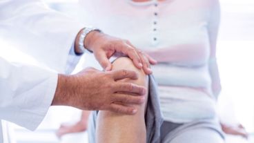 Por primera vez, un estudio evidencia la relación entre la contaminación atmosférica y osteoporosis.