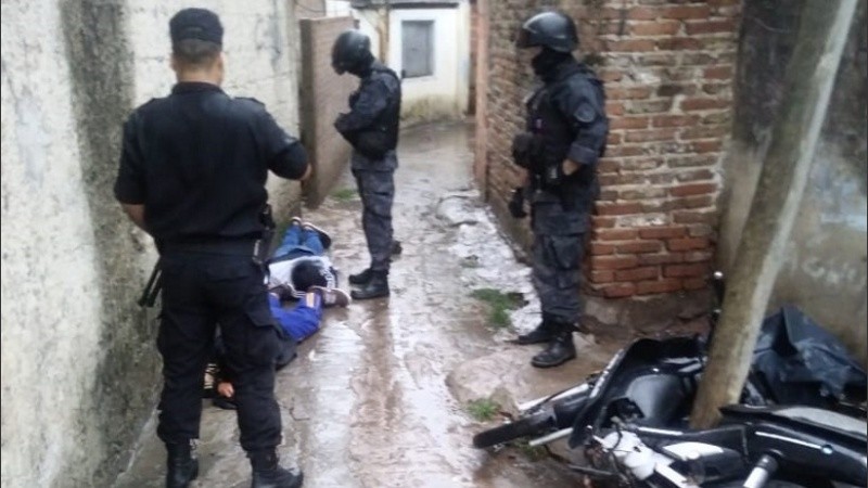 Once detenidos en los allanamientos en la zona norte de Rosario. 