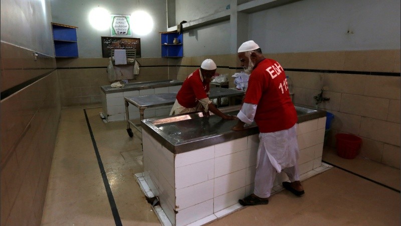 La mujer fue ingresada nuevamente en el hospital, donde está recibiendo tratamiento.