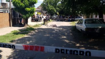 La víctima fue acribillada cuando caminaba por la calle.