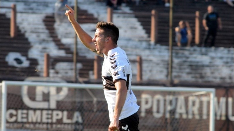Morgantini tiene 25 años y juega en Platense. Es el 4 que busca Central.