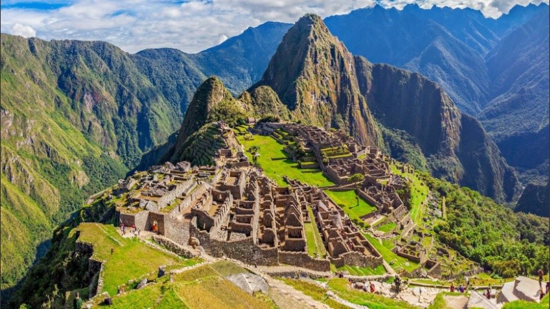 Los turistas son investigados por el delito contra el patrimonio cultural.