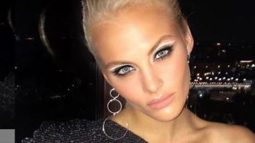 Fue un limpiador quien la encontró a la joven y llamó a la ambulancia.