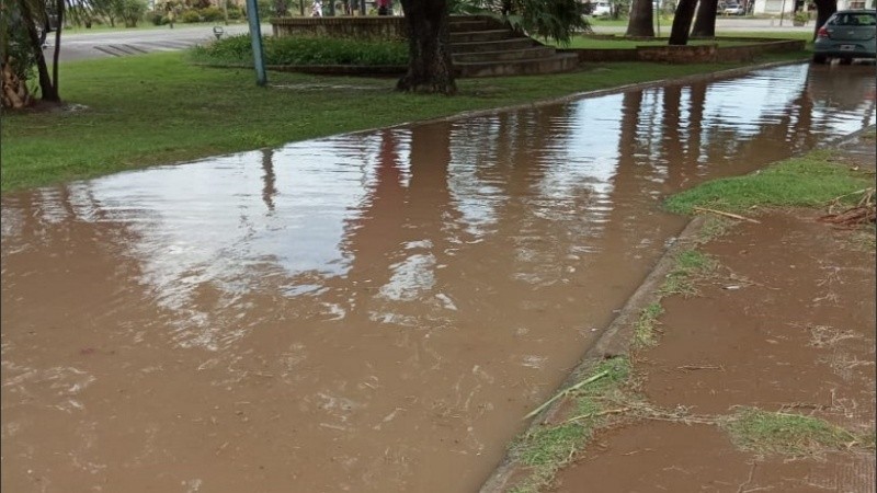 Varias calles anegadas en San Genaro por las abundantes precipitaciones.