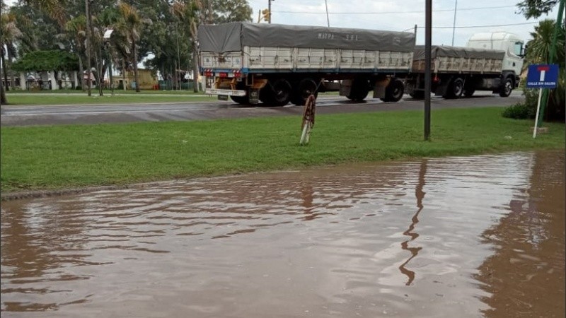 Varias calles anegadas en San Genaro por las abundantes precipitaciones.