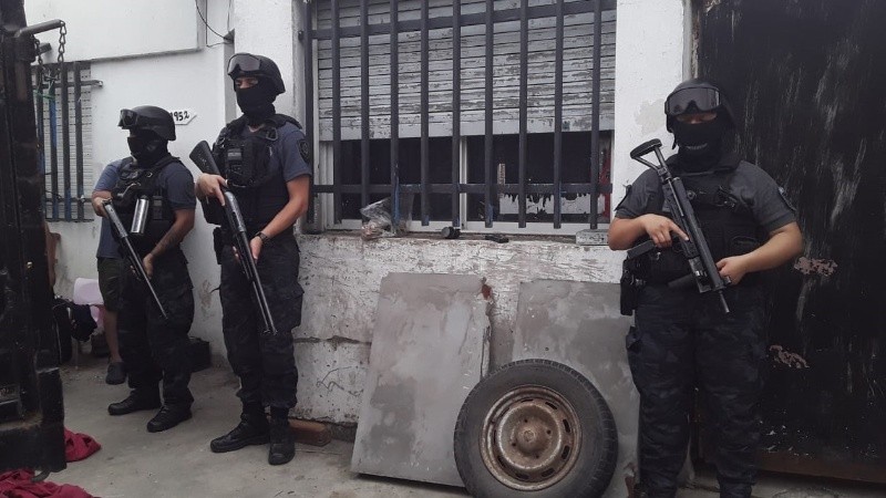 La fuerza investiga a los autores de la balacera y crimen en el casino.