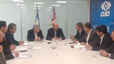 El gobernador con los intendentes santafesinos.