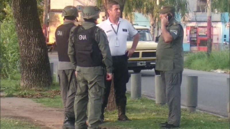 Los agentes de Gendarmería recorriendo barrios de la ciudad.