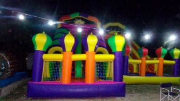 Había dos inflables en el complejo: el nene cayó desde el más alto.