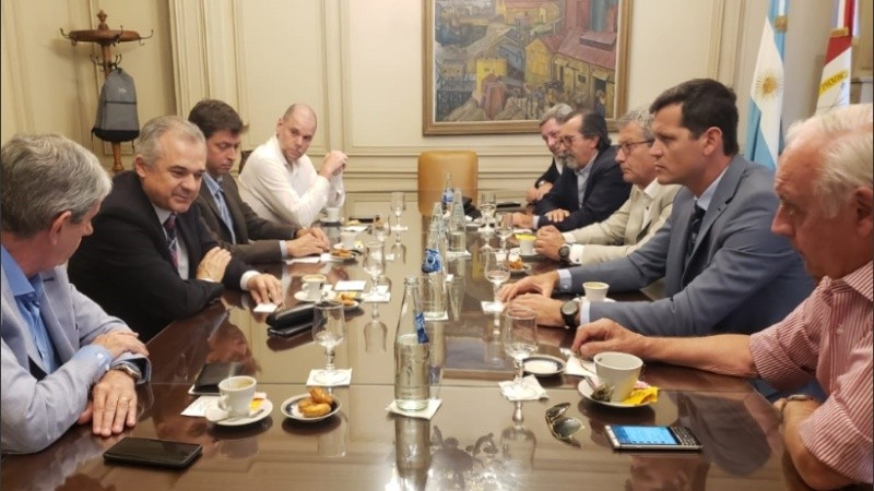 Reunión entre autoridades del Banco Municipal y la Bolsa de Comercio de Rosario. 