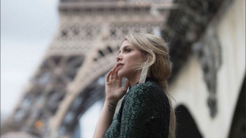 Wanda está en París junto a su familia. 