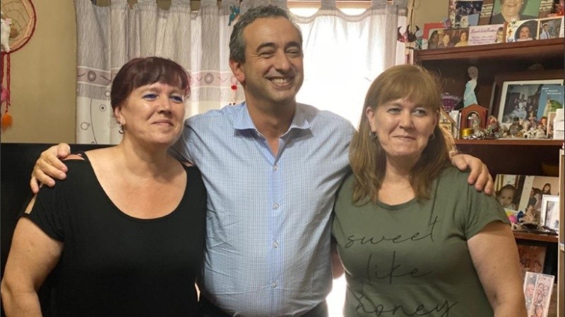 Javkin junto a las Mellizas Bacheadoras. 