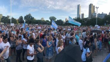 El homenaje al fiscal fallecido se realizó en el Monumento a la Bandera.