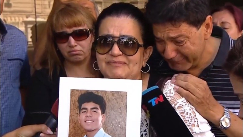 Los padres del joven asesinado en Villa Gesell reclaman justicia.