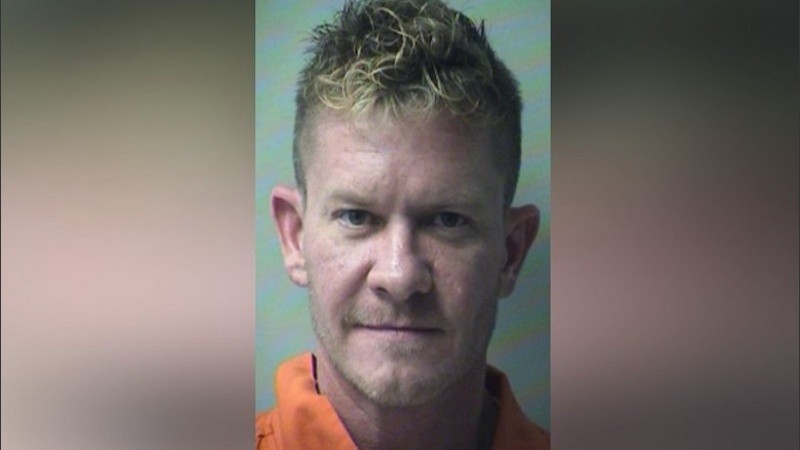 Damon Becnel, de 47 años, está acusado de abuso infantil grave.