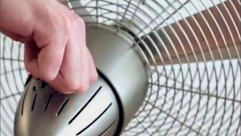 Se electrocutó por la descarga de un ventilador.