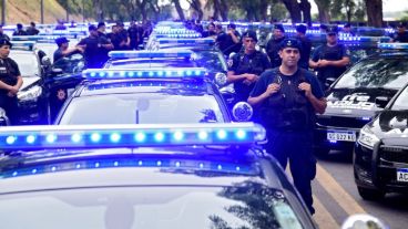 Los patrulleros en el acto de presentación en Rosario.