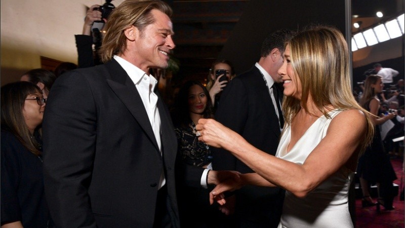 El saludo detrás de escena: ¿señal de más?