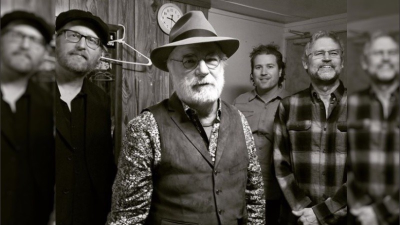 David Olney (centro) había escrito canciones para artistas como Emmylou Harris, Linda Ronstadt o Laurie Lewis, entre otras.