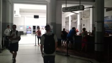 La oficina de la EPE de Oroño quedó a oscuras.