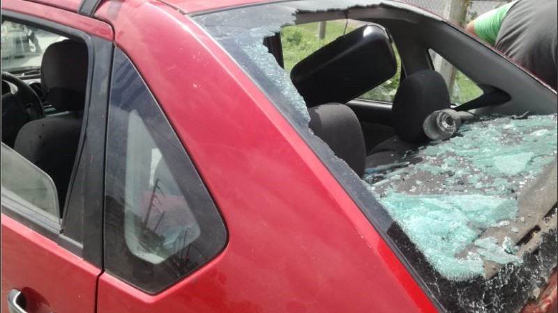 En total, fueron tres los autos dañados. 