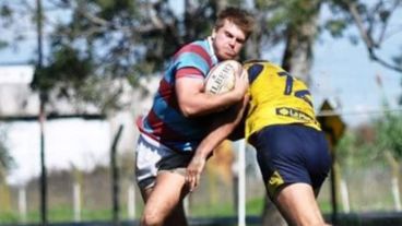 Tomás Hodgers con la camiseta de Atlético del Rosario.