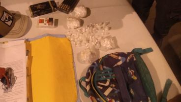 Partes del material secuestrado en el operativo.