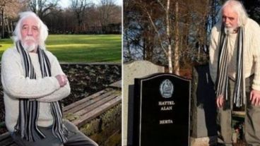 Por culpa de la lápida, los amigos lo creían muerto.