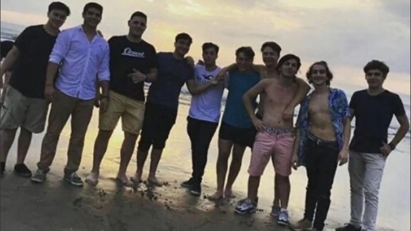 Los diez imputados por el crimen de Villa Gesell para quienes Burlando pedirá prisión perpetua. 