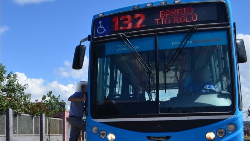 La línea en la que trabaja el agresor sexual es la 132.