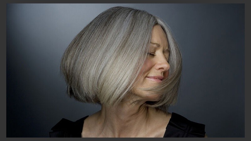 Las canas suelen empezar a aparecer de grandes, producto del estrés acumulado.