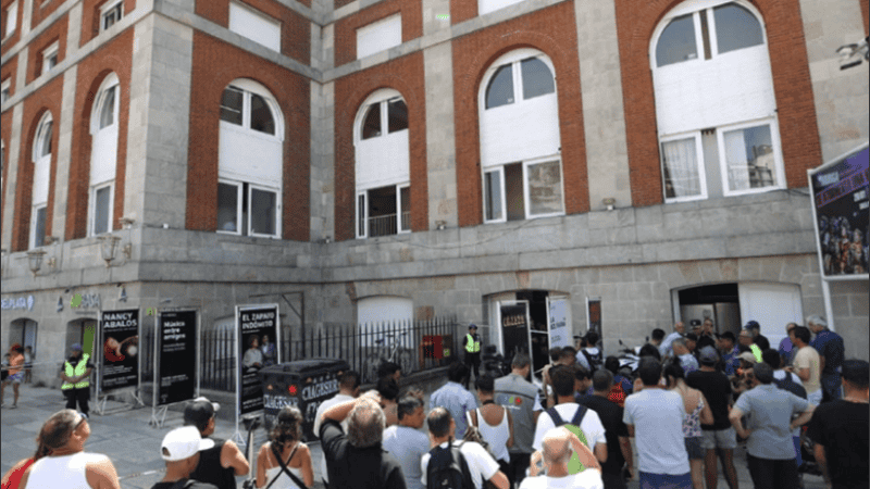 El cuerpo cayó en un foso al lado del teatro Auditorium.