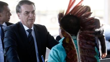 Bolsonaro ofendió a los indígenas, que lo denunciaron por "racismo".