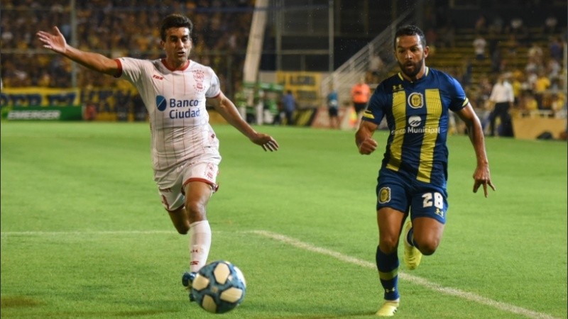 Lucas Gamba entraría por el lesionado Martínez en Central.