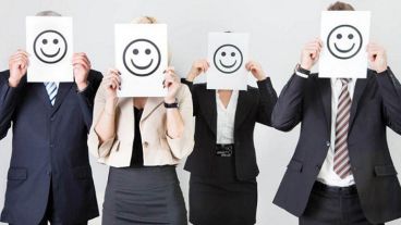 "Se construyen creencias en las cuales un estado de satisfacción y bienestar permanente es lo único aceptable y legítimo", dijo Martínez.