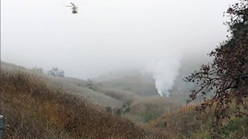 El helicóptero se habría estrellado contra una ladera.