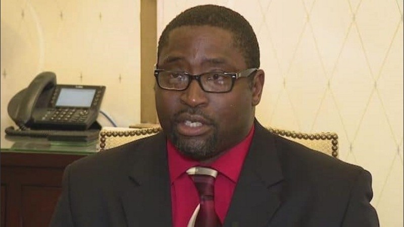 Sauntore dijo que no le hubiera pasado lo que le pasó si fuera blanco.