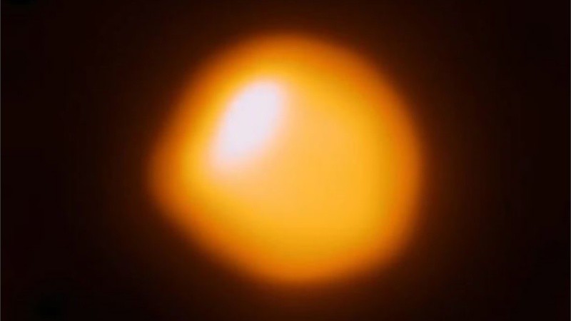 De explotar emitiría un brillo azulado mayor que el de la Luna durante 3 o 4 meses.