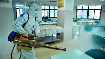 Tareas de desinfección por el riesgo de coronavirus.