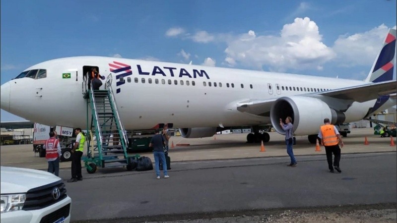 Para evitar el recargo adicional de 30%, los compradores deberán pagar en la moneda estadounidense previamente adquirida