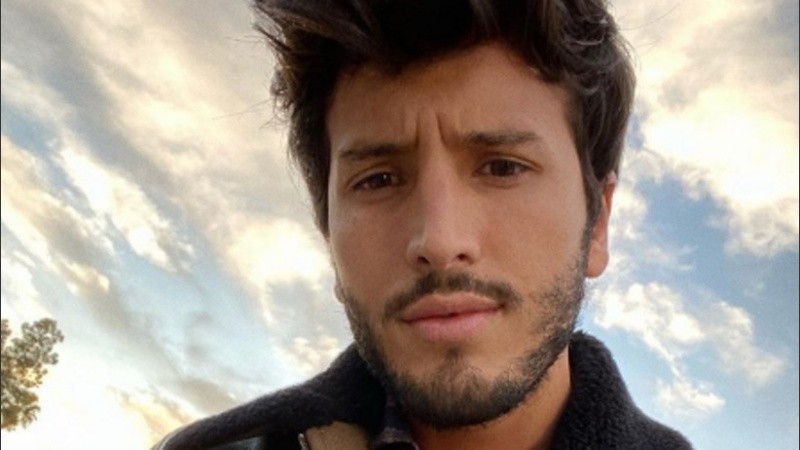 Yatra fue acusado por mostrar a chicas en edad escolar en uno de sus videos.