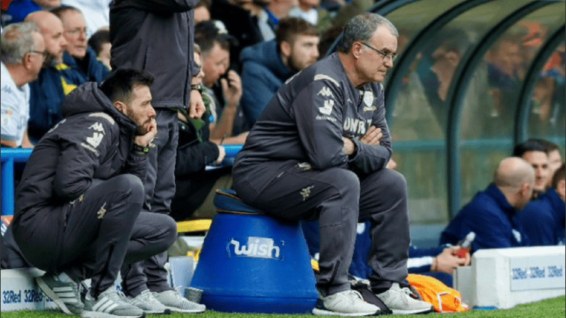 El Leeds de Bielsa sigue sin ganar y peligra su estadía en puestos de ascenso.