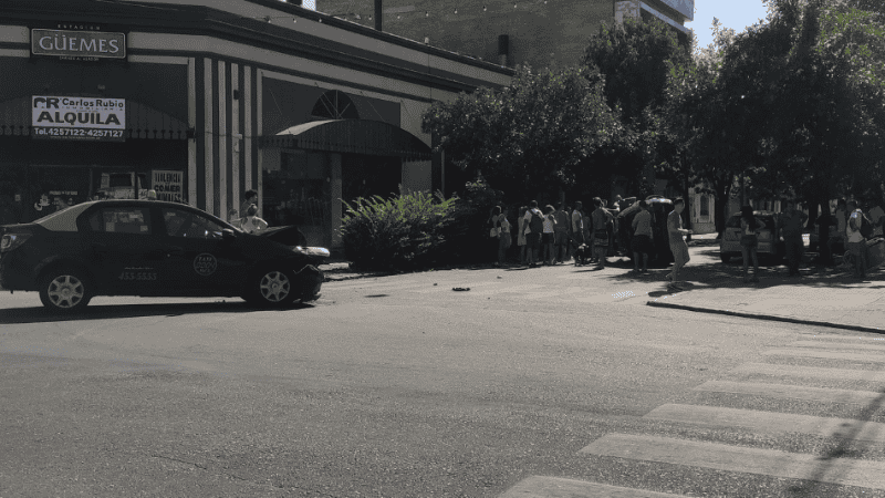 El choque se dio en la esquina de Lagos y Güemes.